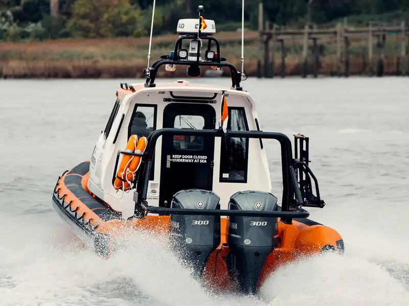 Bateau pneumatique semi-rigide à vendre