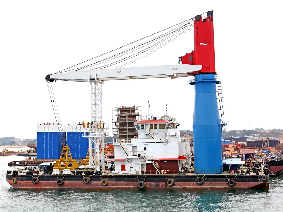 Navire grue à vendre
