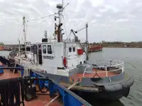 Navire d'arpentage à vendre