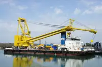 Navire grue à vendre