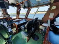 Navire d'arpentage à vendre