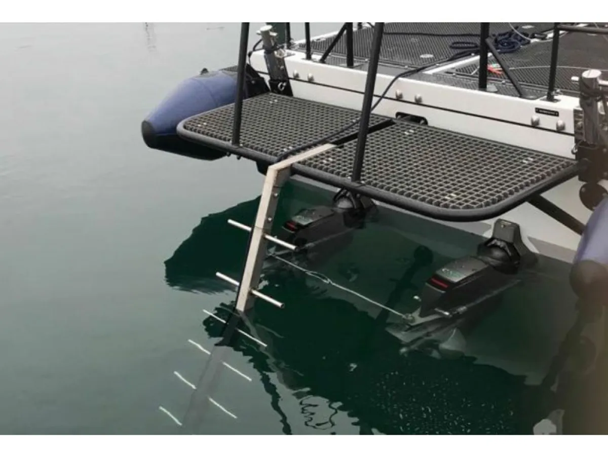 Bateau pneumatique semi-rigide à vendre