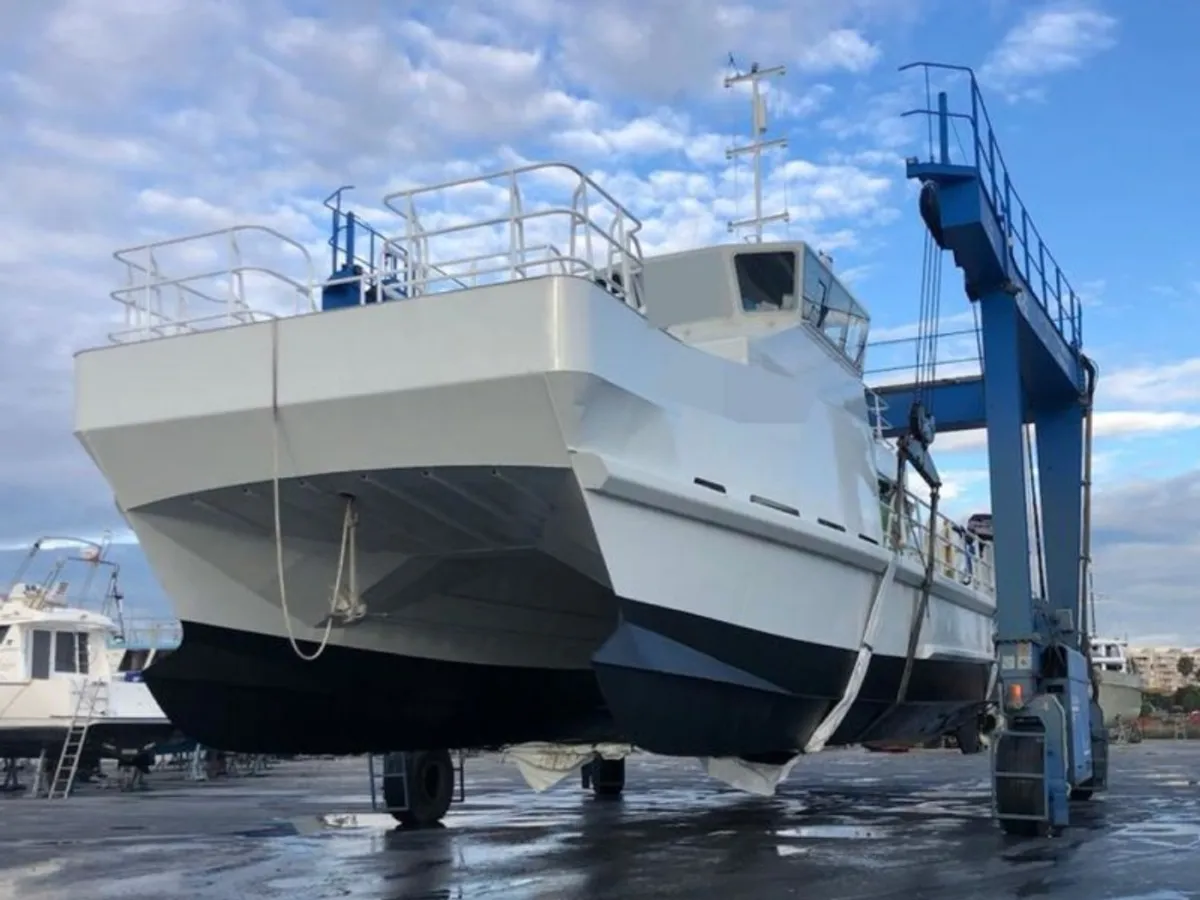 Bateau de transport d'équipage à vendre