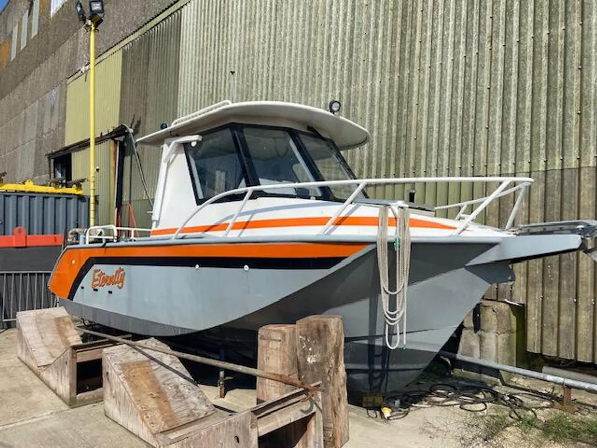 Bateaux de travail à vendre