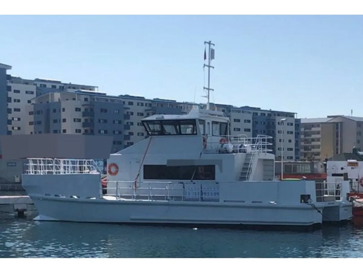 Bateau de transport d'équipage à vendre