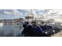 Navire d'arpentage à vendre