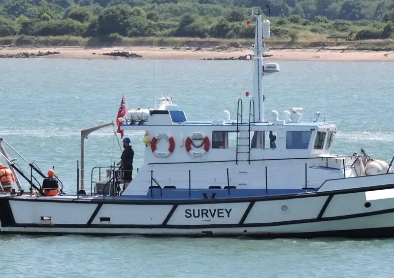 Navire d'arpentage à vendre