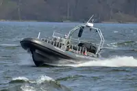 Bateau pneumatique semi-rigide à vendre