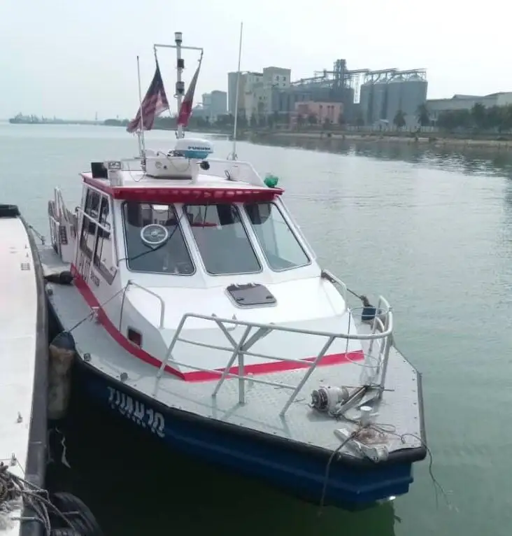 Bateau pilote à vendre