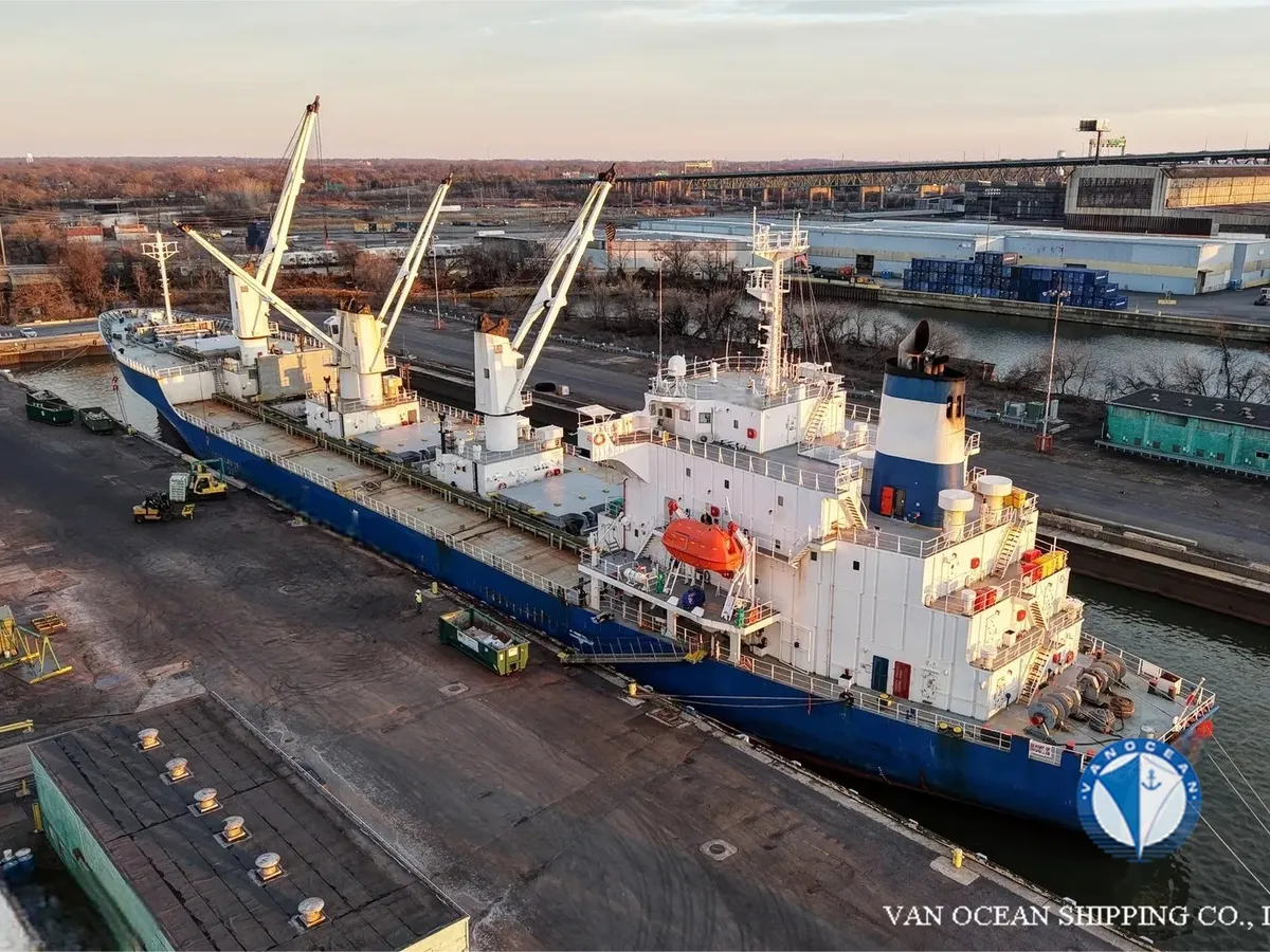 Navire frigorifique à vendre