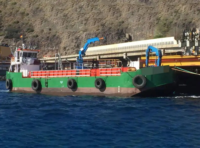 Bateaux de travail à vendre