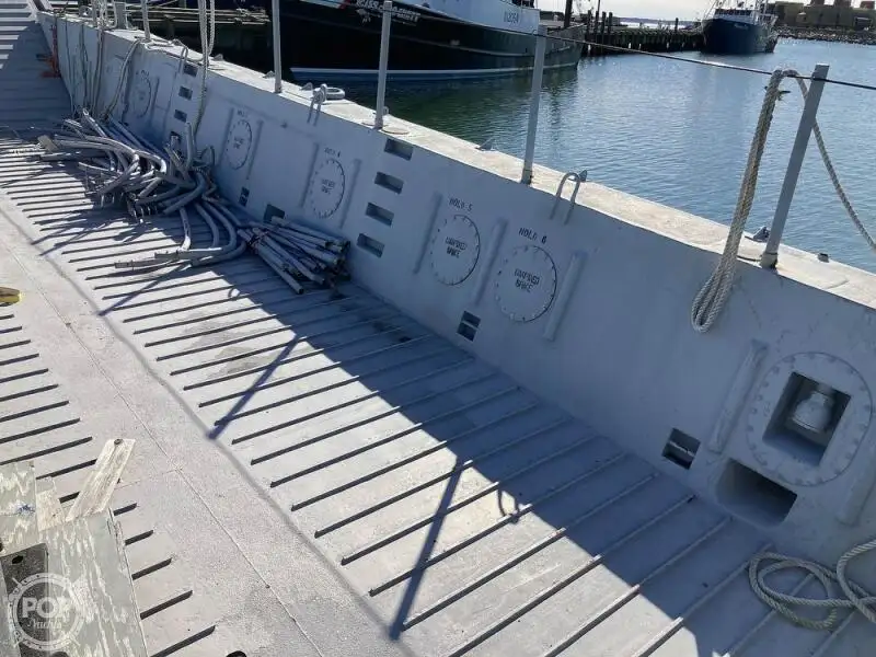 Navire de débarquement, citerne à vendre