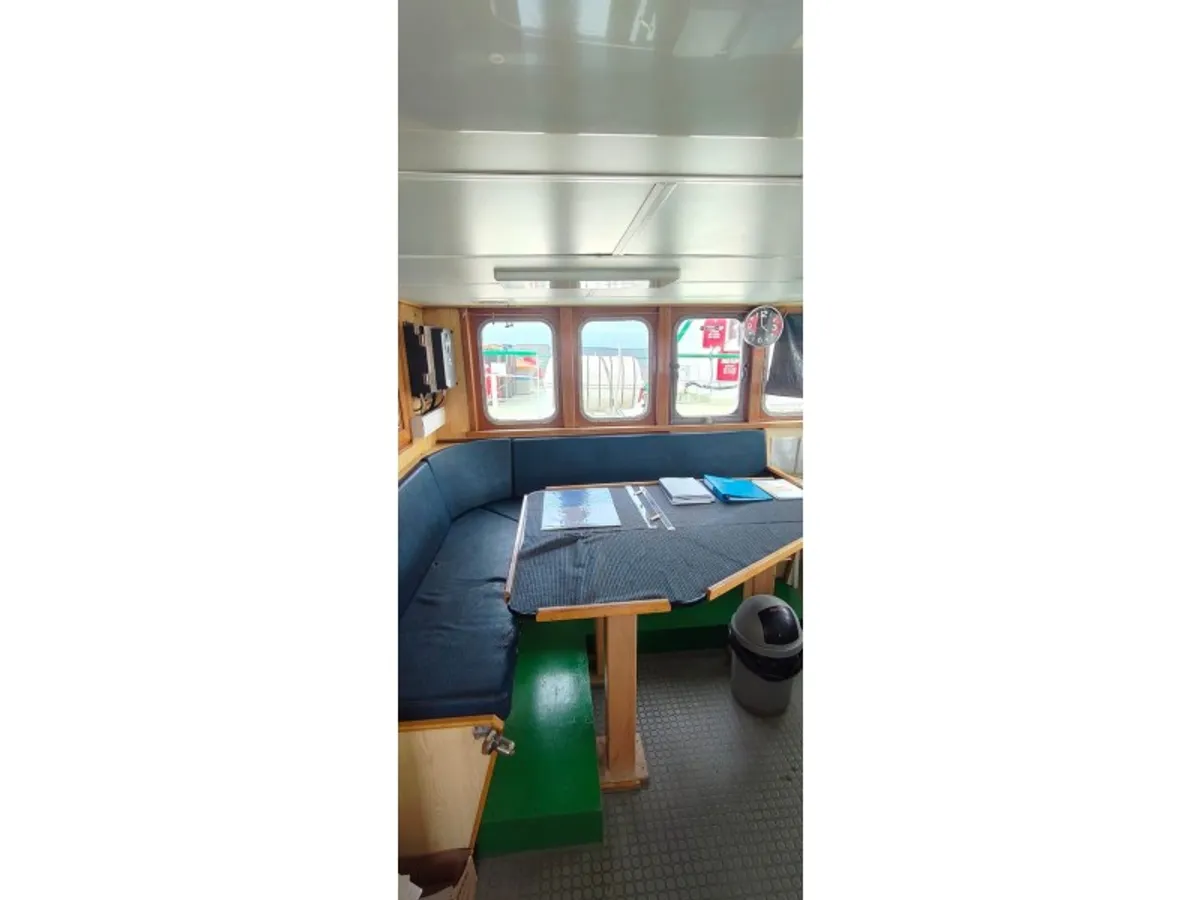 Navire d'approvisionnement à vendre