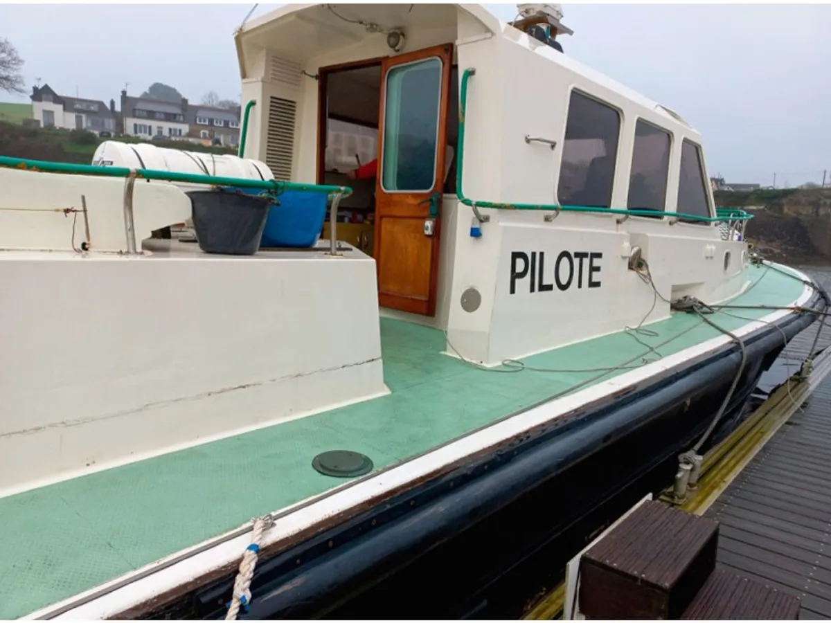 Bateau pilote à vendre