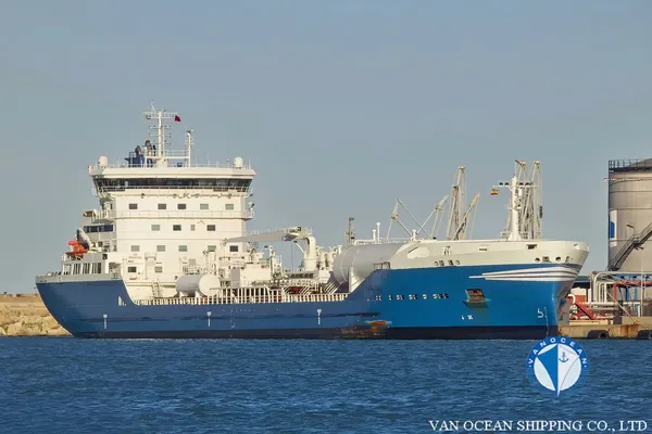 Oil/Chemical tanker for sale