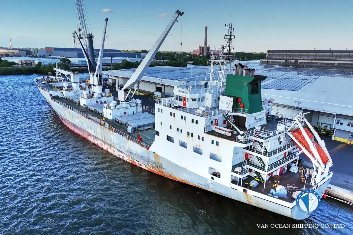 Navire frigorifique à vendre