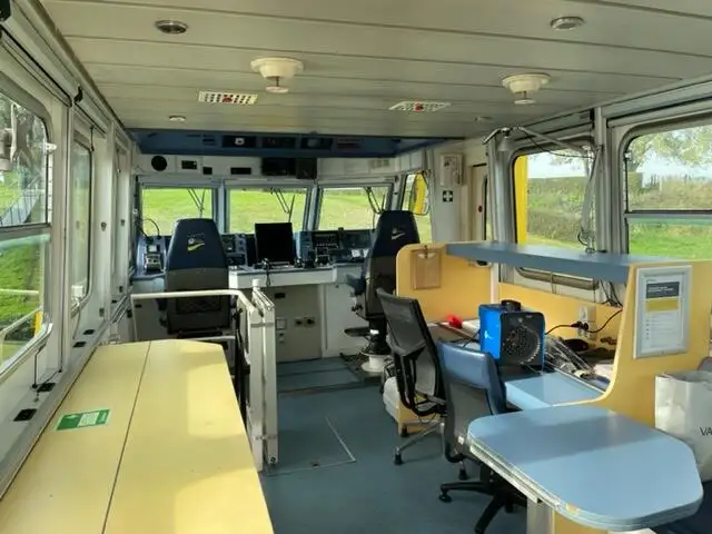 Bateau patrouilleur à vendre