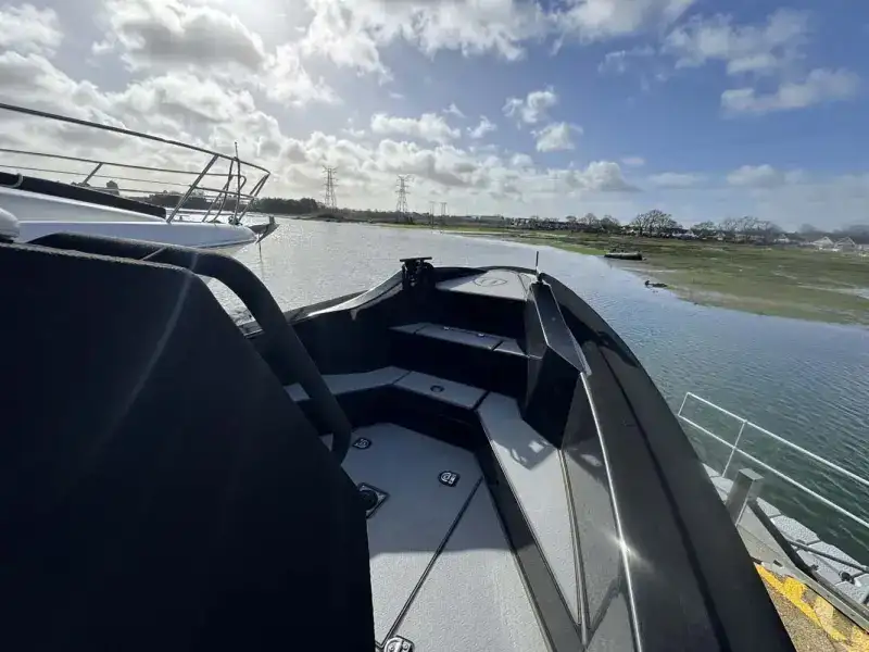 Bateau pneumatique semi-rigide à vendre