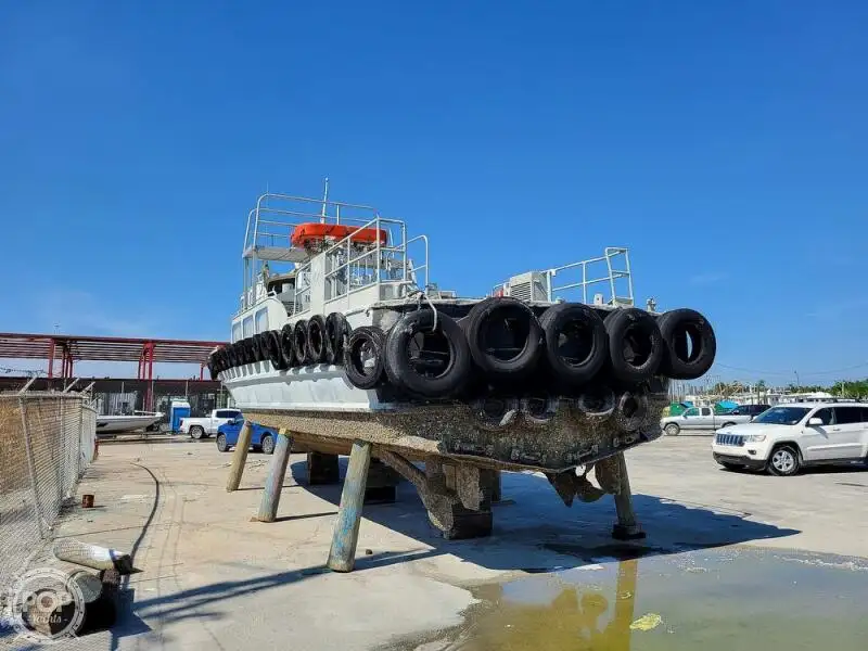 Bateau de transport d'équipage à vendre