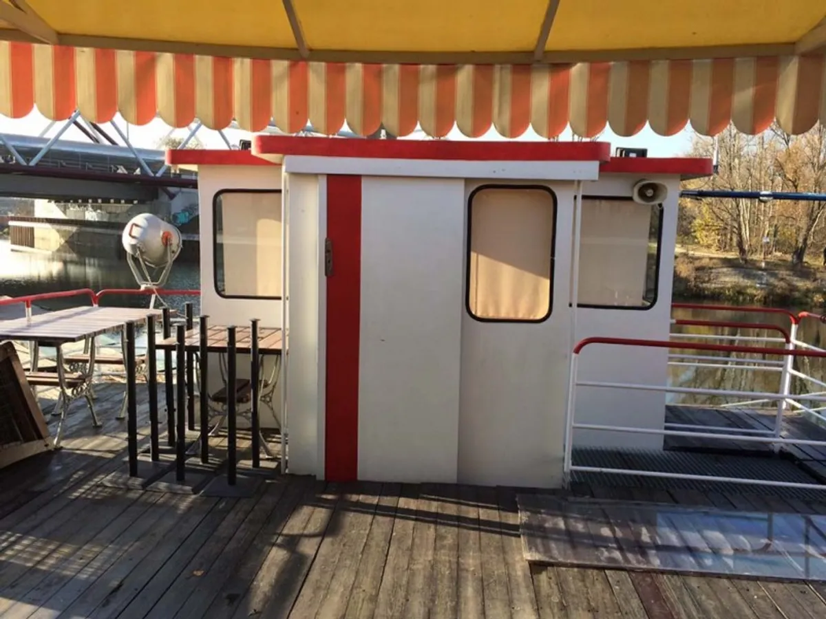 Navire porte-conteneurs à vendre