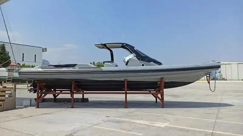 Bateau pneumatique semi-rigide à vendre