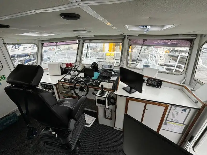 Navire d'arpentage à vendre