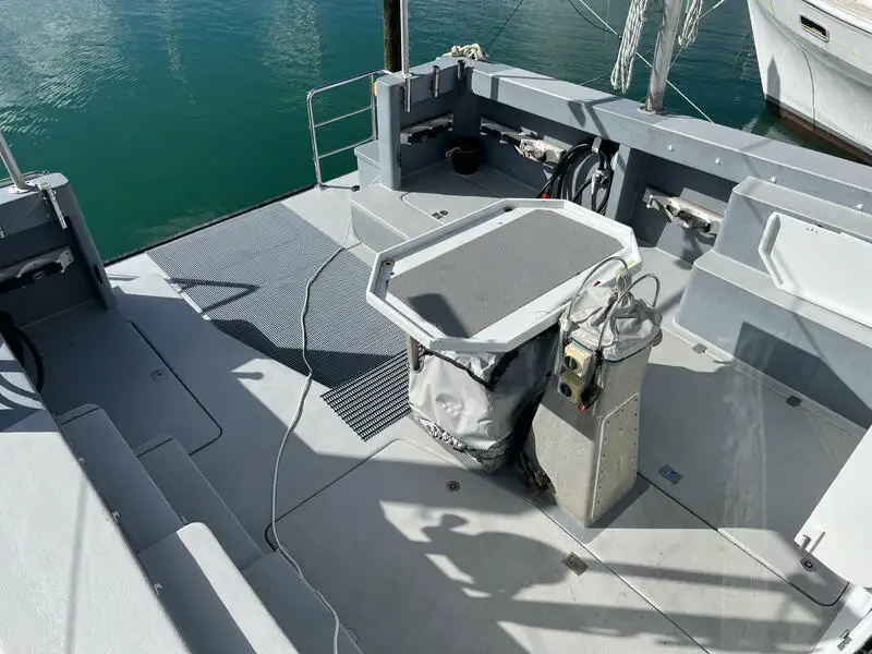 Navire de recherche à vendre