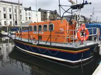 Navire de sauvetage à vendre
