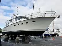 Navire de recherche à vendre