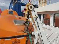 Navire de recherche à vendre