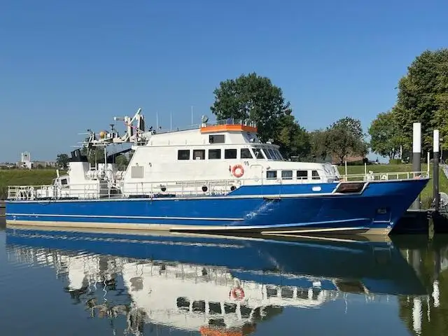 Navire d'arpentage à vendre