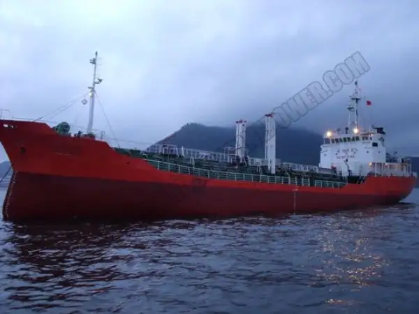 Pétrolier / chimiquier à vendre