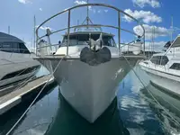 Navire de recherche à vendre