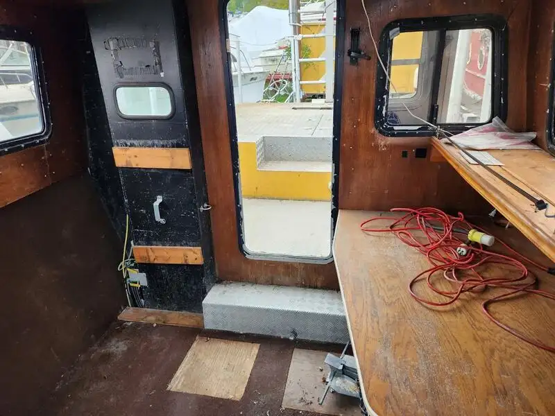 Bateaux de travail à vendre