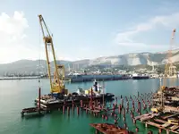 Navire grue à vendre