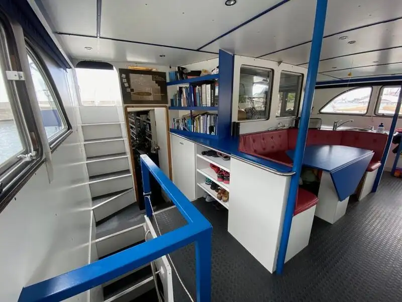 Navire d'arpentage à vendre