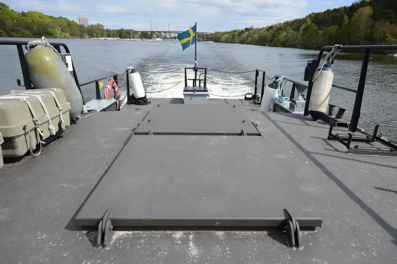 Navires militaires / de guerre à vendre