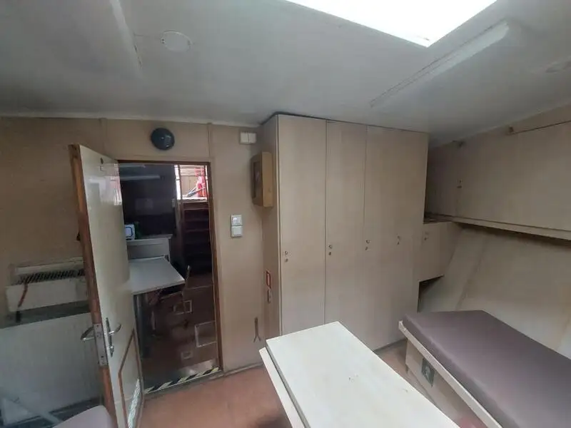 Navire d'arpentage à vendre