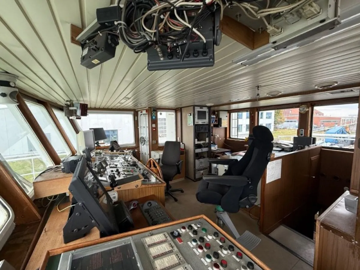 Navire d'approvisionnement à vendre