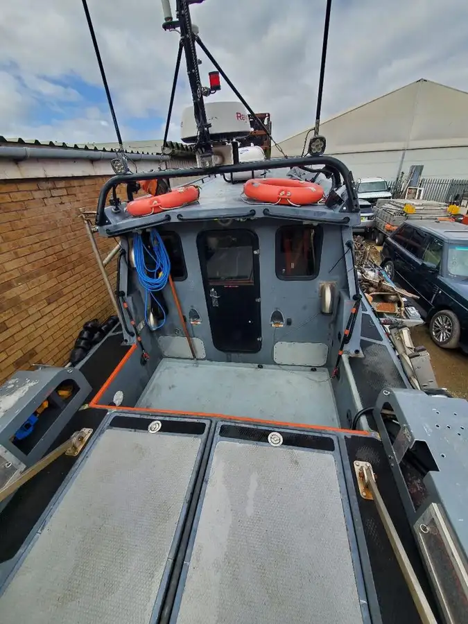 Navire d'arpentage à vendre