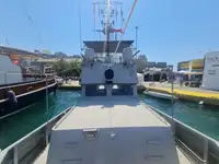 Bateau-pompier à vendre
