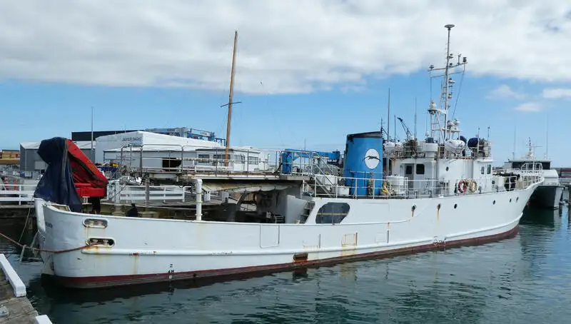 Navire de recherche à vendre