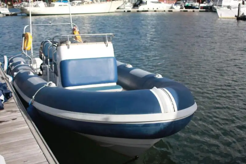 Bateau pneumatique semi-rigide à vendre