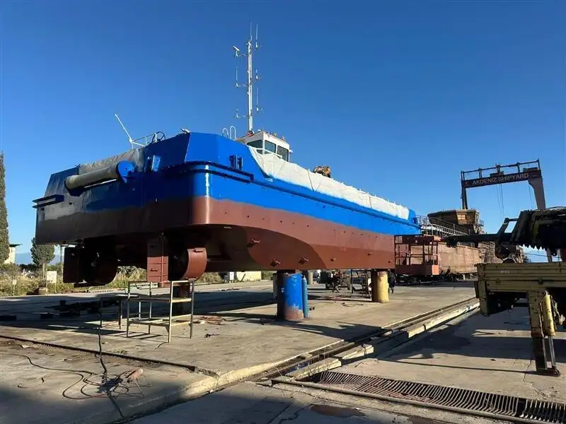 Bateaux de travail à vendre