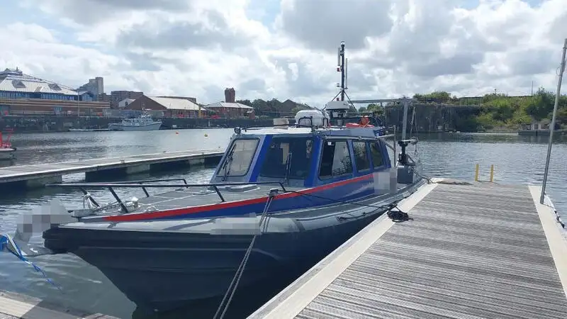 Navire d'arpentage à vendre