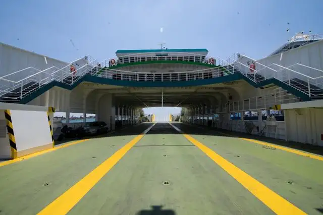 Navire-ferry à vendre
