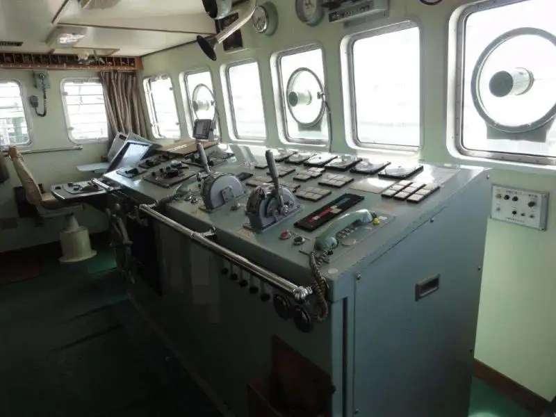 Navire d'approvisionnement à vendre