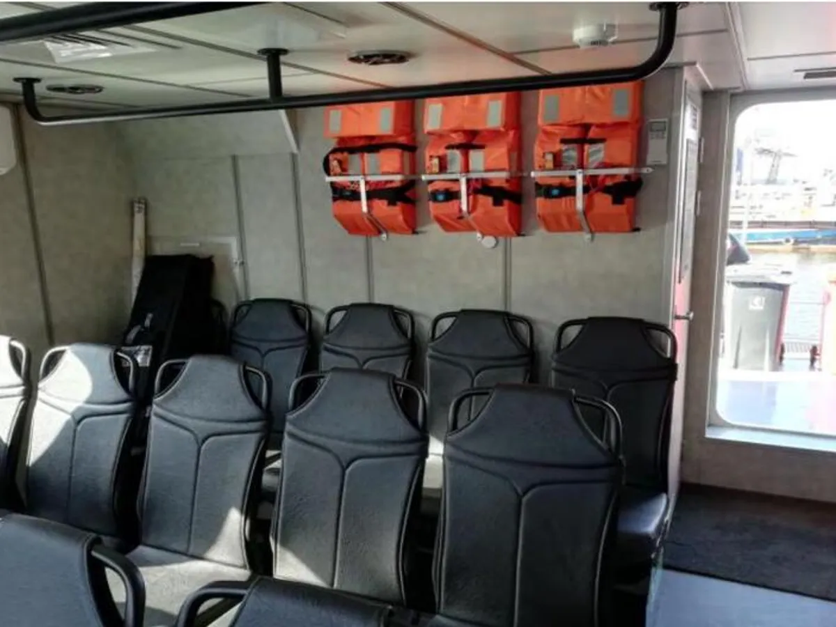 Bateau de transport d'équipage à vendre