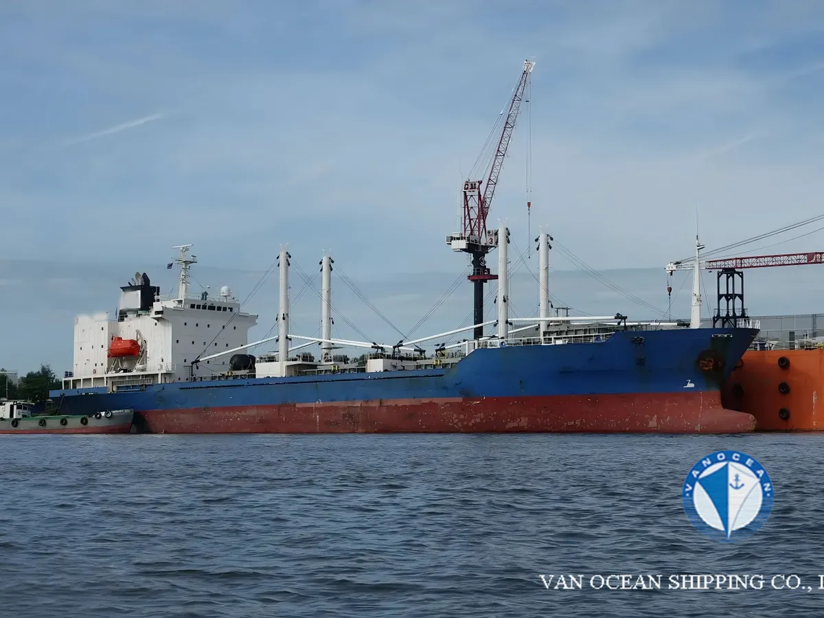 Navire frigorifique à vendre