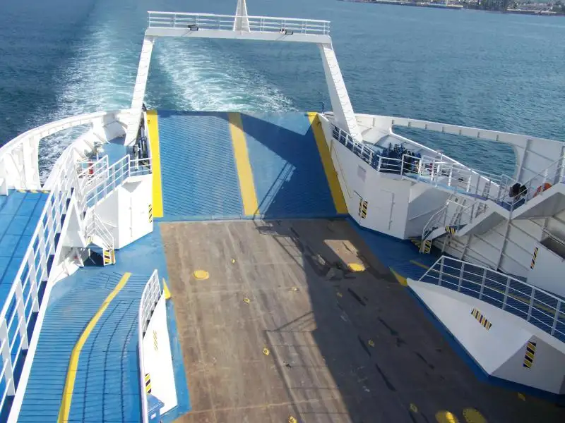 Navire-ferry à vendre